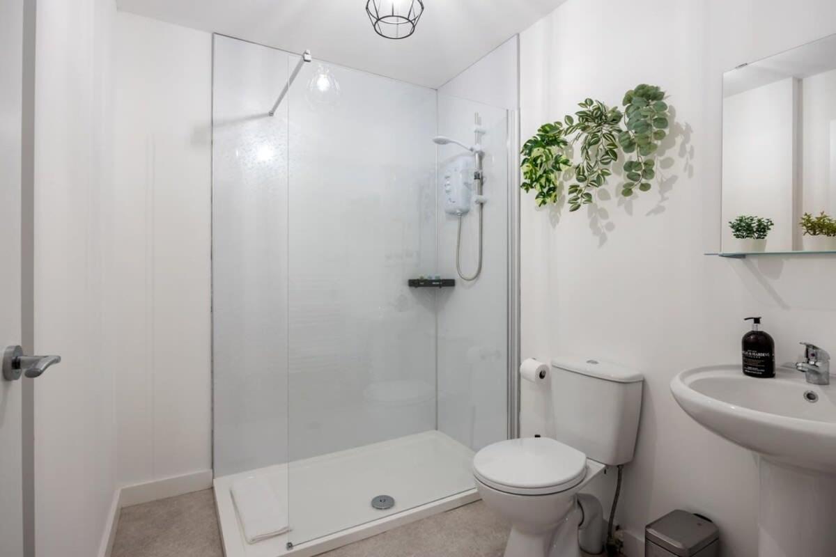 Contemporary 1 Bed -belfast East Village Apartment Belfast